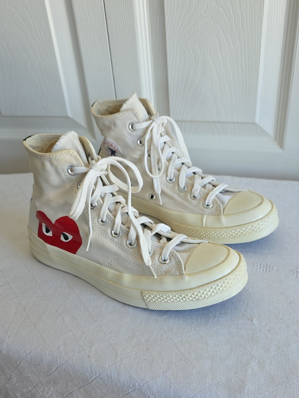 Converse High Top Sneakers Canvas with Red Heart Graphic Mens Size 7 Womens 9